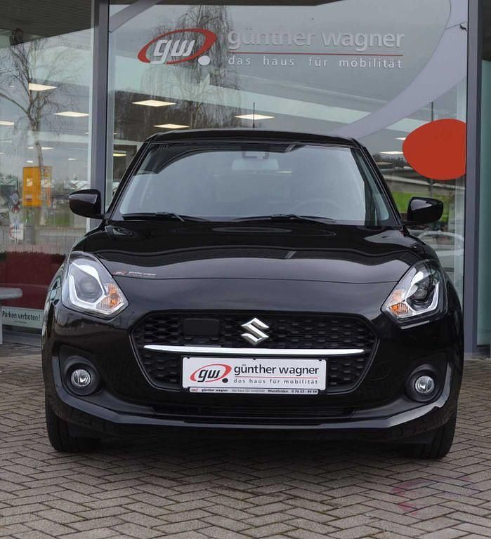 Super black pearl Gebraucht 2024 Suzuki Swift Comfort Limousine | 18.580 € (Guter Preis) - Bild 1/4