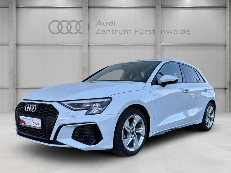 Weiss Gebraucht 2023 Audi A3 Sportback S-Line Limousine | 31.575 € (Fairer Preis) - Bild 1/4