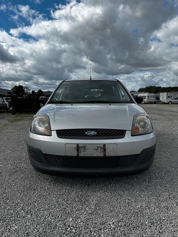 Silber Gebraucht 2006 Ford Fiesta Kleinwagen | 2.000 € (Fairer Preis) - Bild 1/4