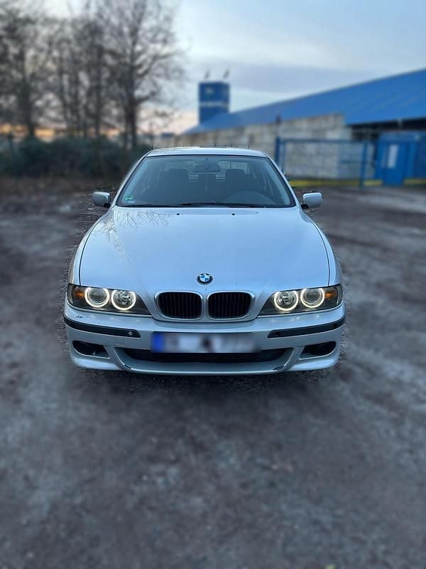 Silber Gebraucht 2001 BMW 520 Limousine | 4.180 € (Etwas zu teuer) - Bild 1/4