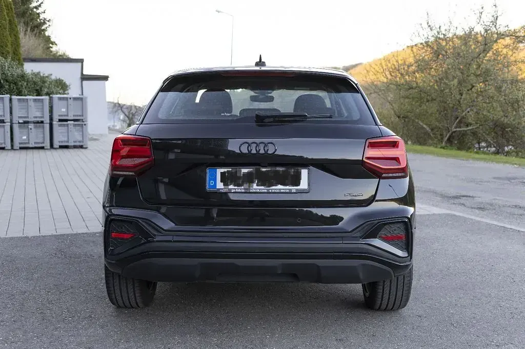 Używany Audi Q2 Advanced 190 KM (139 kW) 2023 Czarny SUV