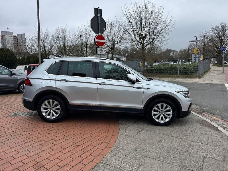 Gebraucht VW Tiguan Elegance 150 PS (110 kW) 2022 Silber SUV