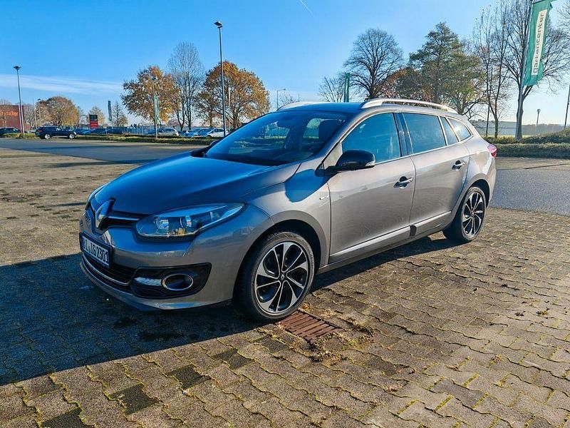 Grau Gebraucht 2014 Renault Mégane III Bose Edition Limousine | 6.999 € (Fairer Preis) - Bild 1/4