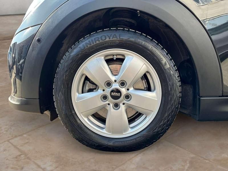 Gebraucht Mini Cooper Essential 136 PS (100 kW) 2024 Midnight black metallic Kleinwagen