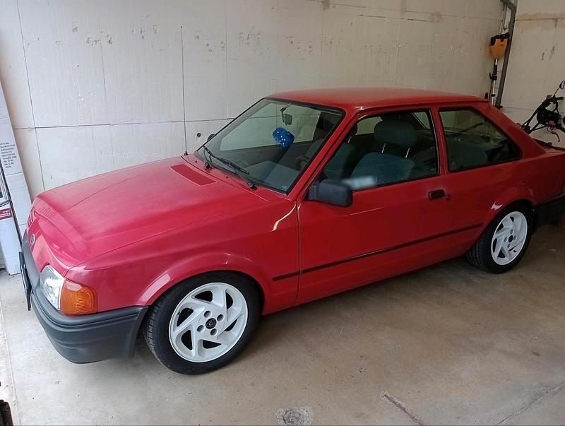 Gebraucht Ford Escort 54 PS (39 kW) 1986 Rot Limousine