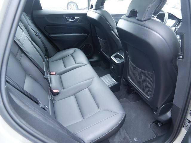 Gebraucht Volvo XC60 Inscription 392 PS (288 kW) 2019 Beige / luminous sand (metallic) SUV