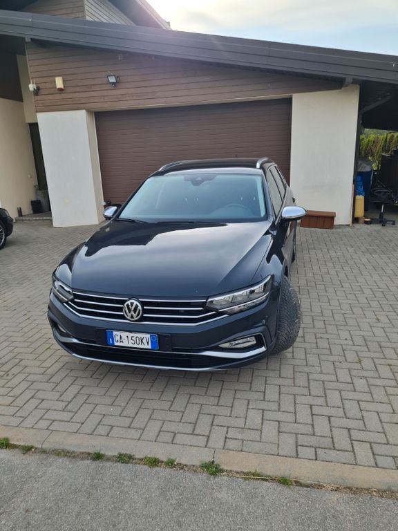 Grau Gebraucht 2020 VW Passat Alltrack Kombi | 20.500 € (Guter Preis) - Bild 1/4