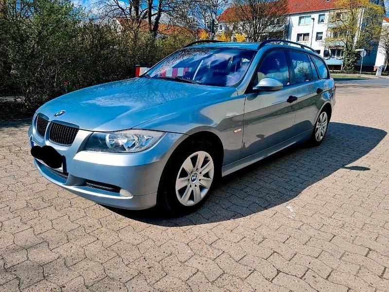 Gebraucht BMW 320 163 PS (119 kW) 2007 Blau Kombi
