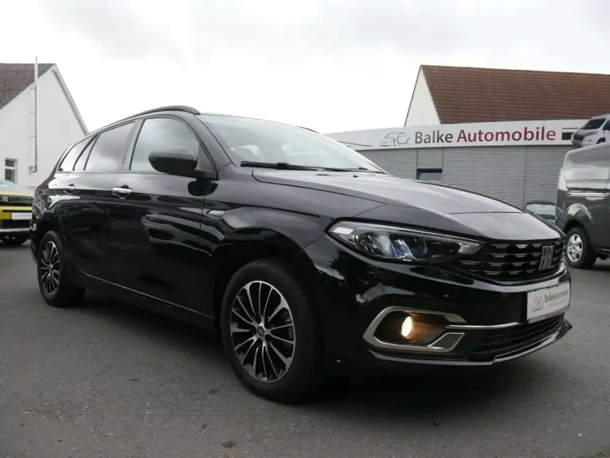 Gebraucht Fiat Tipo Life 131 PS (96 kW) 2024 Cinema schwarz metallic Kombi