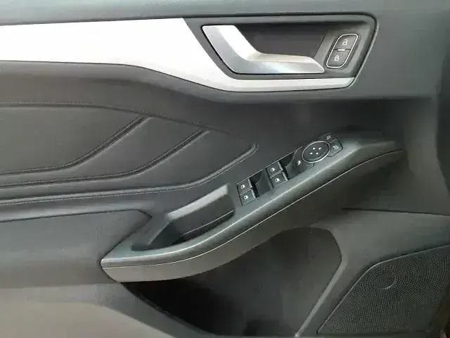 Używany Ford Focus Cool & Connect 120 KM (88 kW) 2021 Czarny Sedan/Limuzyna