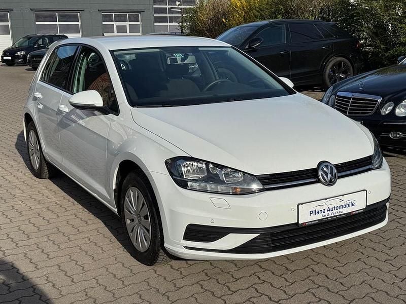 Gebraucht VW Golf VII 86 PS (63 kW) 2018 Weiß Limousine