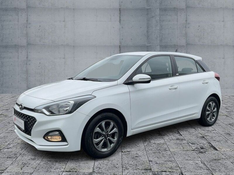Gebraucht Hyundai i20 Trend 101 PS (74 kW) 2020 Weiß Kleinwagen