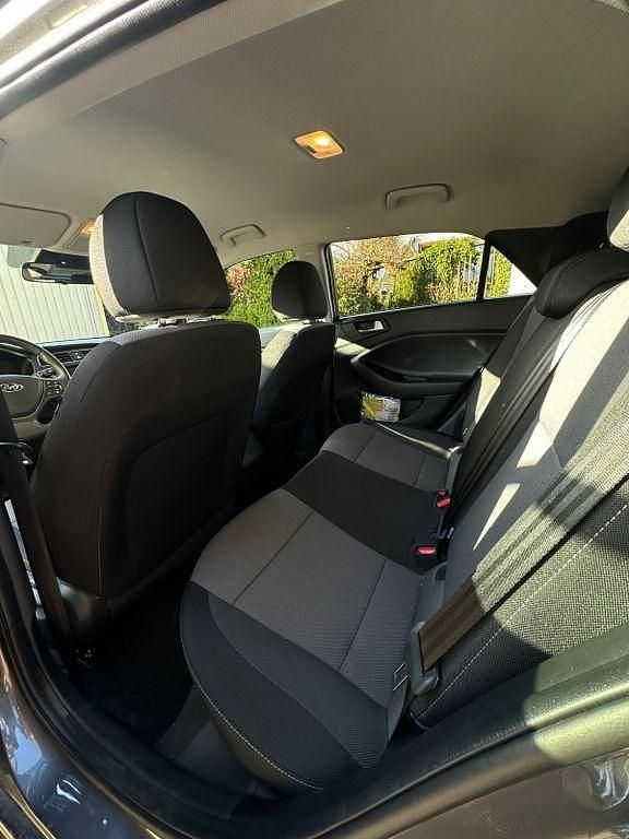 Gebraucht Hyundai i20 Active 101 PS (74 kW) 2020 Grau Kleinwagen