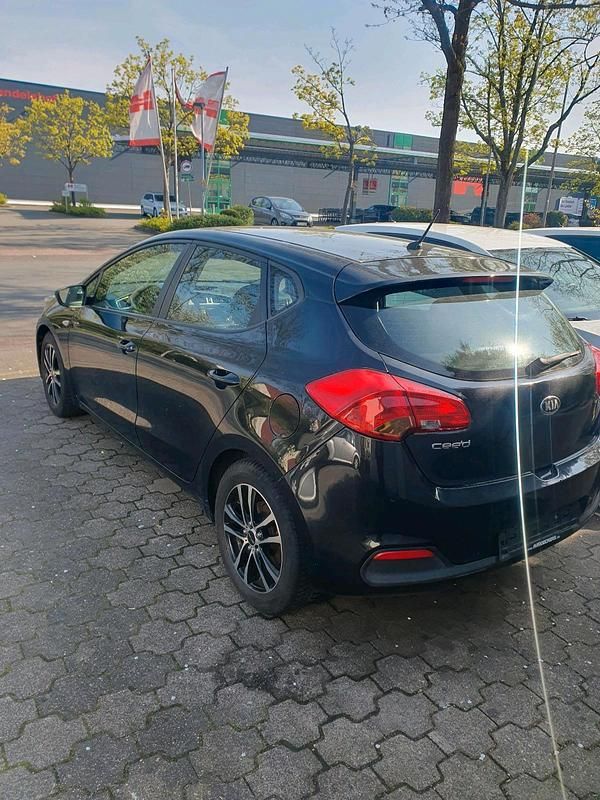 Usado Kia Ceed 135 HP (99 kW) 2013 Preto Citadino