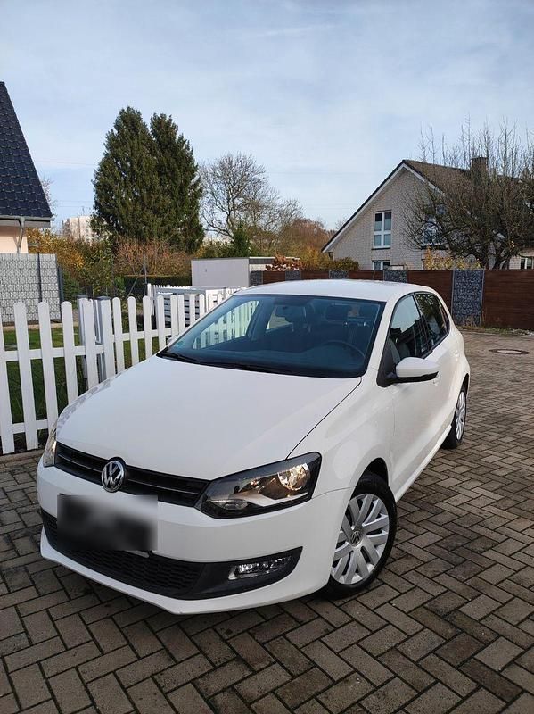 Weiß Gebraucht 2011 VW Polo Trendline Kleinwagen | 9.750 € - Bild 1/4