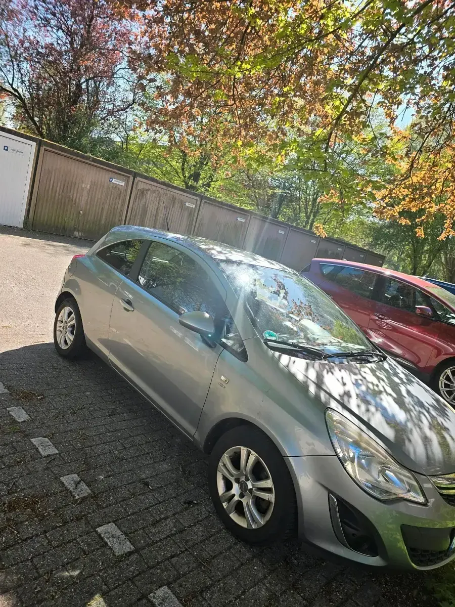 Gebraucht Opel Corsa 68 PS (50 kW) 2012 Silber Kleinwagen