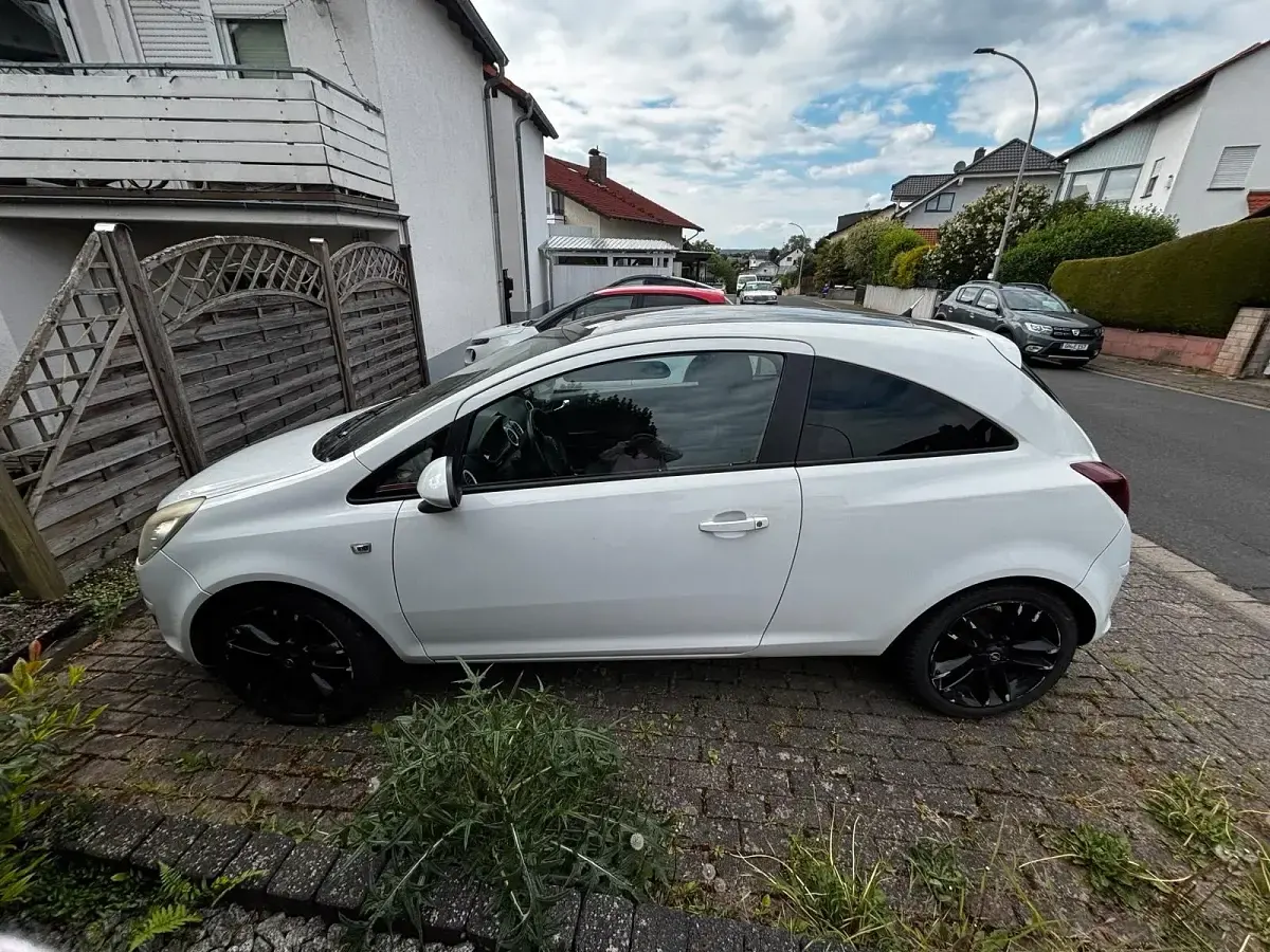 Gebraucht Opel Corsa 90 PS (66 kW) 2009 Weiß Kleinwagen
