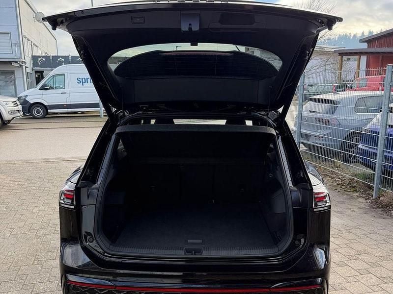 Gebraucht VW Tiguan R-line 150 PS (110 kW) 2025 Schwarz SUV