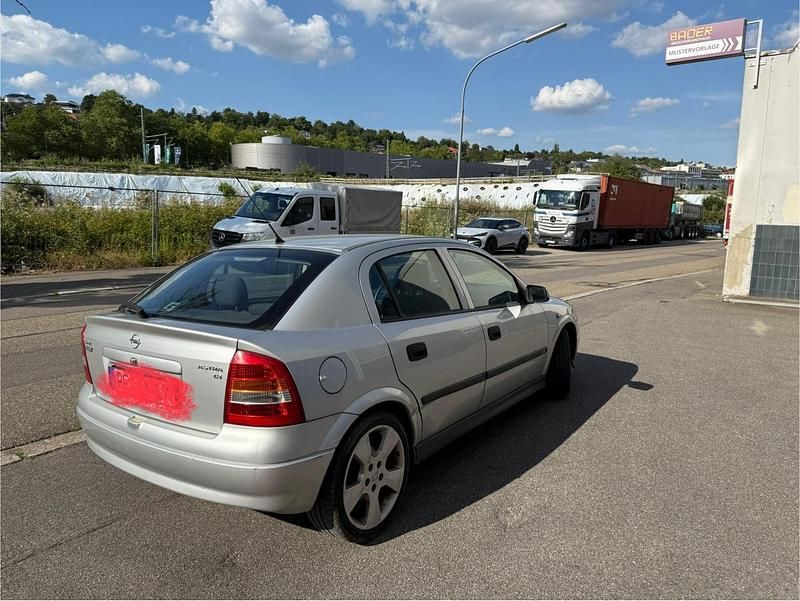 Silber Gebraucht 2003 Opel Astra Kleinwagen | 1.000 € - Bild 1/4