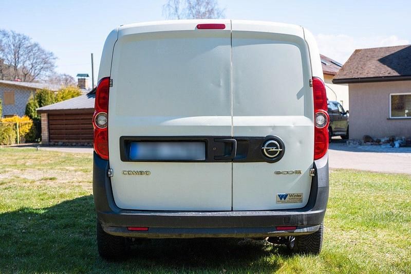 Second-hand Opel Combo 17 CP (12 kW) 2014 Alb Monovolum