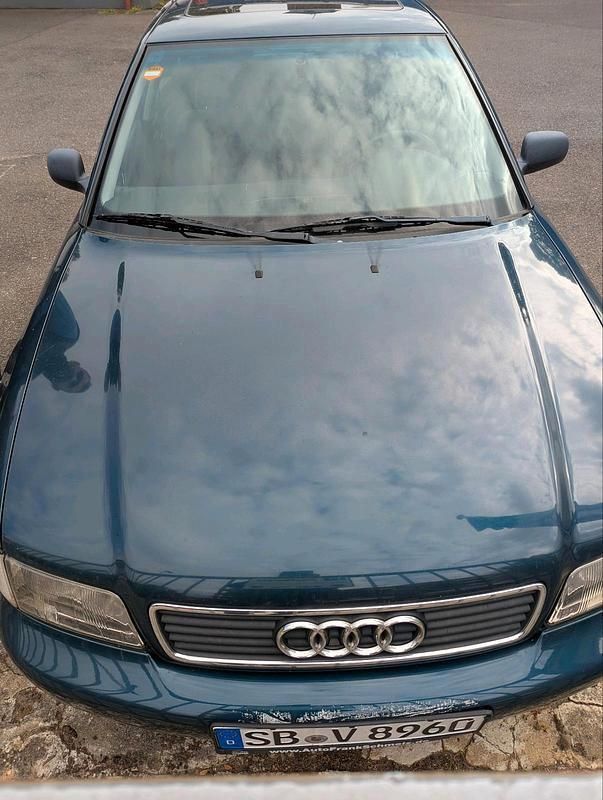 Grün Gebraucht 1996 Audi A4 Limousine | 850 € (Fairer Preis) - Bild 1/4