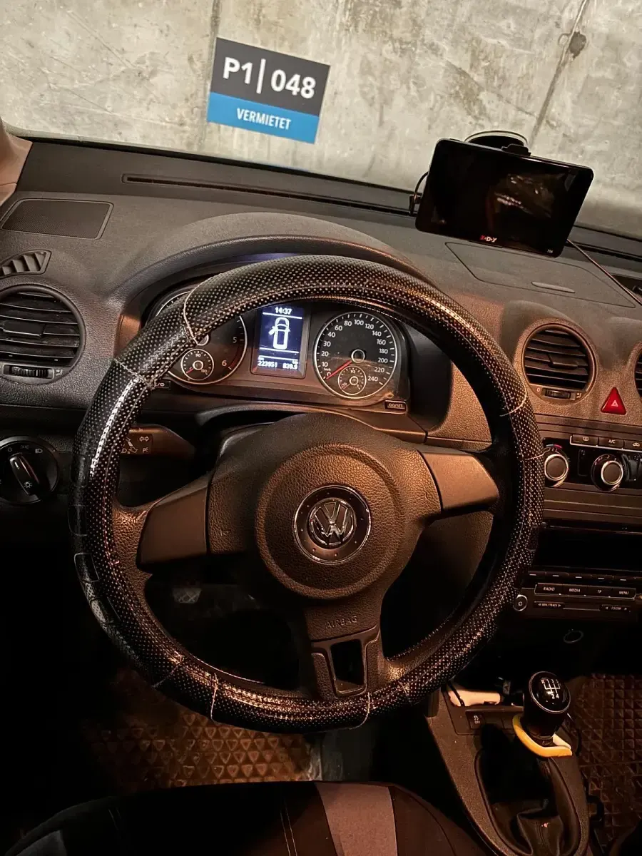 Gebraucht VW Caddy 102 PS (75 kW) 2015 Schwarz Van / Kleinbus