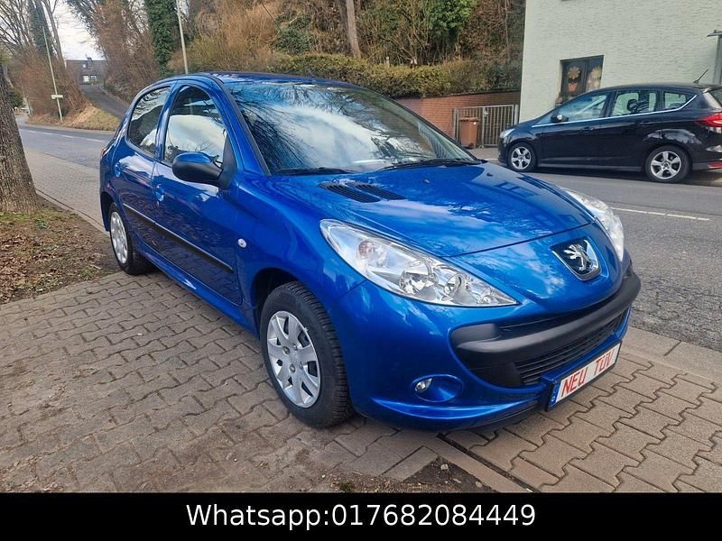 Blau Gebraucht 2009 Peugeot 206+ Basis Kleinwagen | 2.999 € (Etwas zu teuer) - Bild 1/4