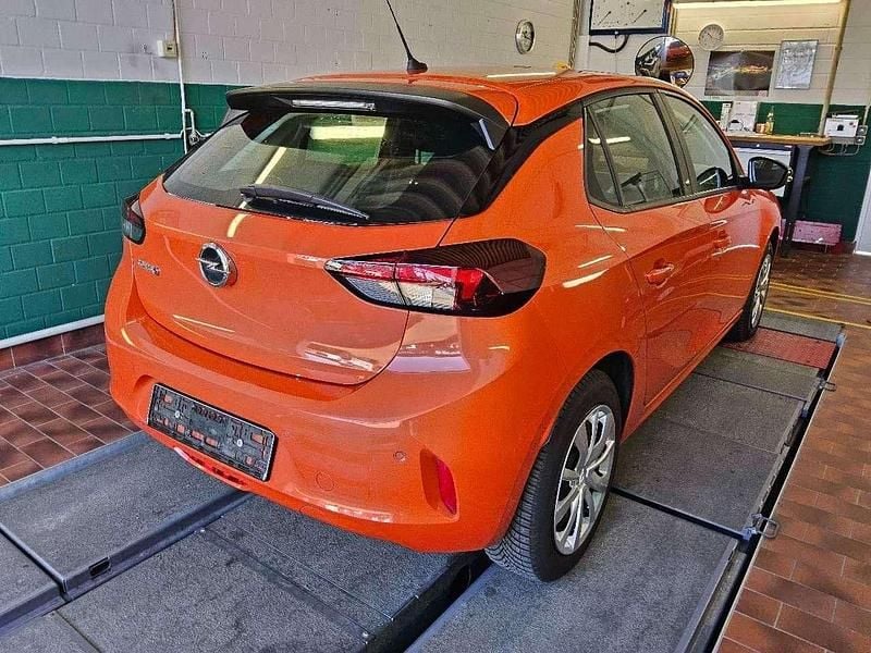 Gebraucht Opel Corsa-e Edition 100 kW (136 PS) 2022 Power orange/dynamik orange Kleinwagen