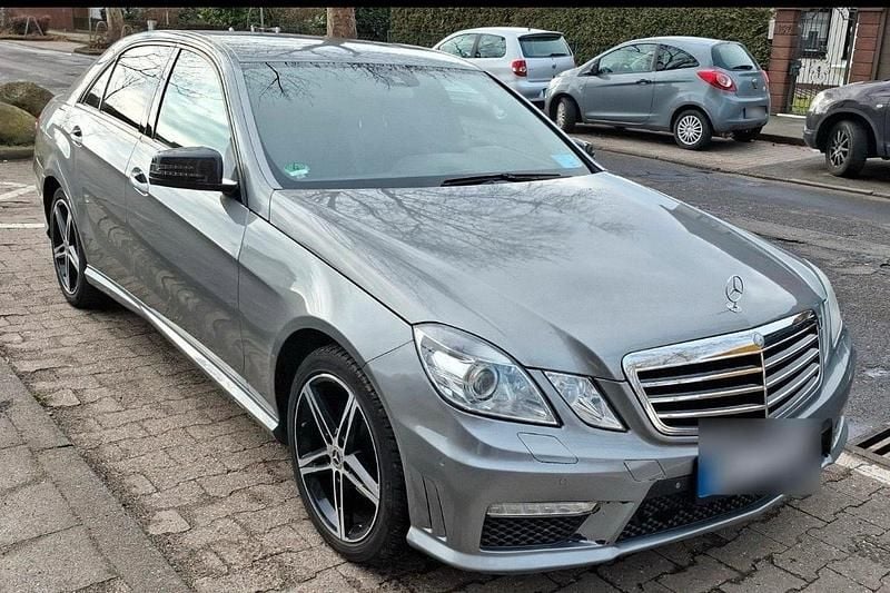 Gebraucht Mercedes E220 170 PS (125 kW) 2012 Grau Limousine