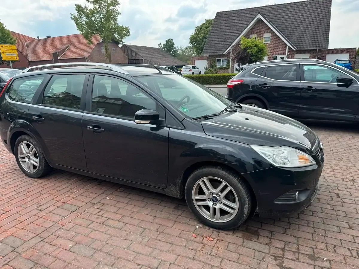 Gebraucht Ford Focus 101 PS (74 kW) 2010 Kombi
