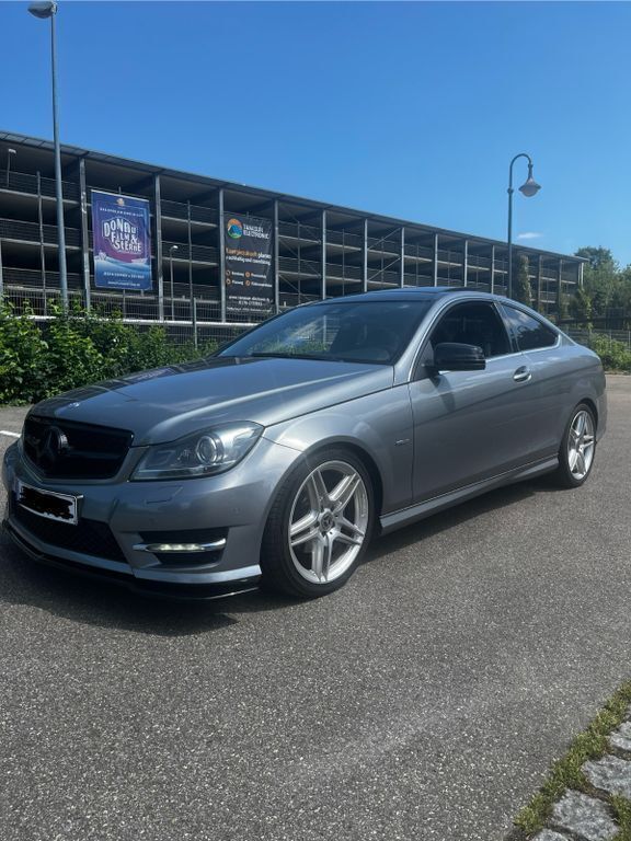 Grau Gebraucht 2012 Mercedes 220 Coupé | 13.299 € - Bild 1/4