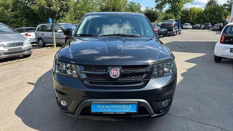 Schwarz Gebraucht 2015 Fiat Freemont Black Code SUV | 9.990 € (Fairer Preis) - Bild 1/4