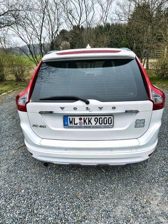 Gebraucht Volvo XC60 Summum 150 PS (110 kW) 2017 Weiß SUV