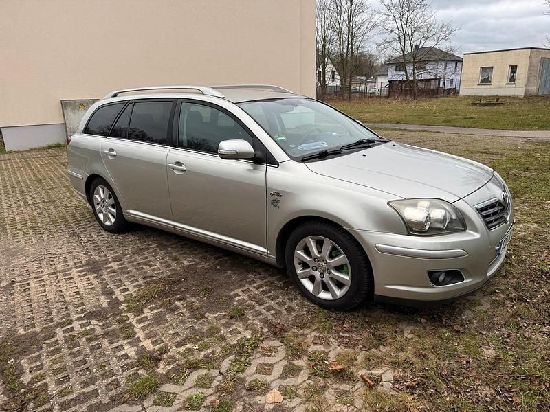 Silber Gebraucht 2009 Toyota Avensis T2 Kombi | 2.699 € (Fairer Preis) - Bild 1/4