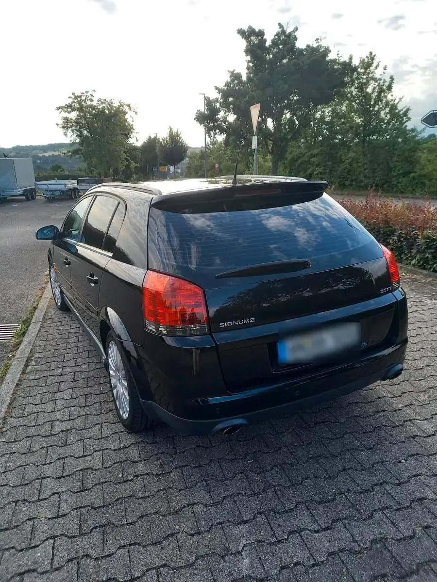 Gebraucht Opel Signum 176 PS (129 kW) 2008 Schwarz Kleinwagen