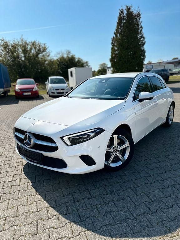 Weiß Gebraucht 2019 Mercedes A250 Limousine | 23.000 € (Guter Preis) - Bild 1/4