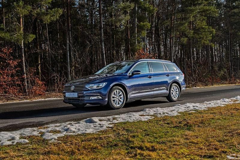 Gebraucht VW Passat Comfortline 150 PS (110 kW) 2018 Blau Kombi