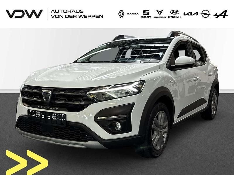 Weiß Gebraucht 2022 Dacia Sandero Comfort Kleinwagen | 15.880 € (Fairer Preis) - Bild 1/4