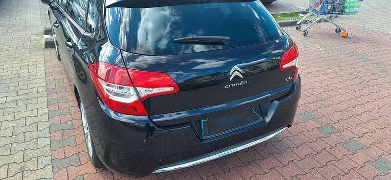 Gebraucht Citroën C4 SELECTION 95 PS (69 kW) 2012 Schwarz Limousine