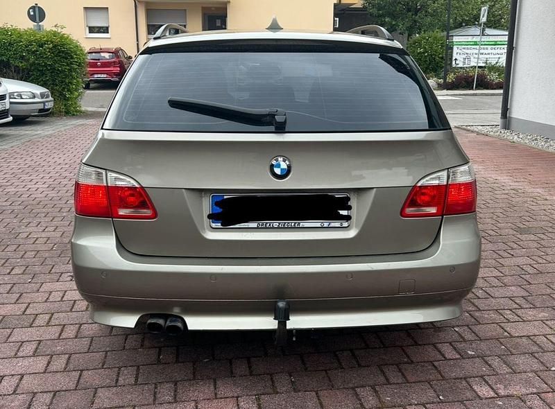 Gebraucht BMW 525 217 PS (159 kW) 2005 Grau Kombi