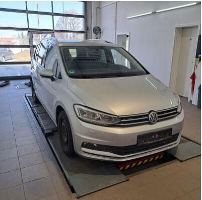 Gebraucht VW Touran Highline 179 PS (131 kW) 2018 Reflexsilber Van / Kleinbus