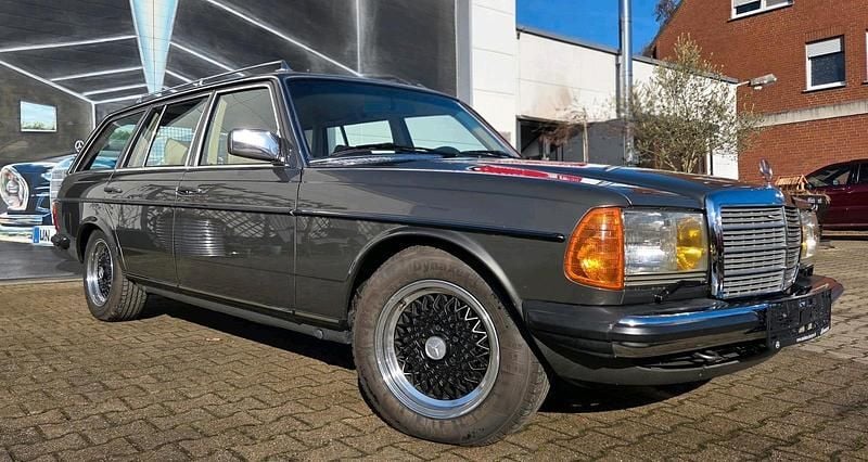 Gebraucht Mercedes 300 125 PS (91 kW) 1980 Kombi