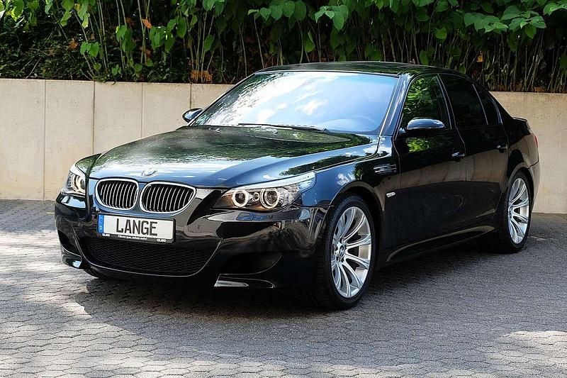 Black sapphire metallic Gebraucht 2007 BMW M5 Shadowline Limousine | 36.480 € - Bild 1/4