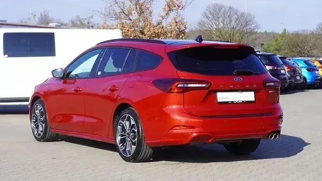 Gebraucht Ford Focus ST-Line 155 PS (114 kW) 2022 Rot Kombi