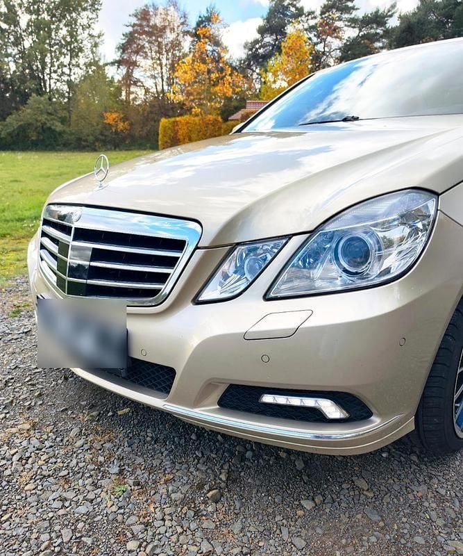 Gebraucht Mercedes E220 Elegance 170 PS (125 kW) 2009 Beige Limousine