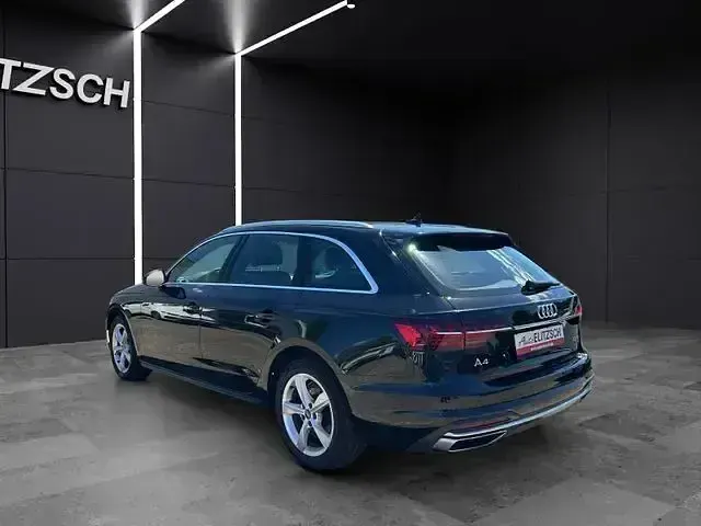 Gebraucht Audi A4 Advanced 204 PS (150 kW) 2021 Mythosschwarz metallic Kombi