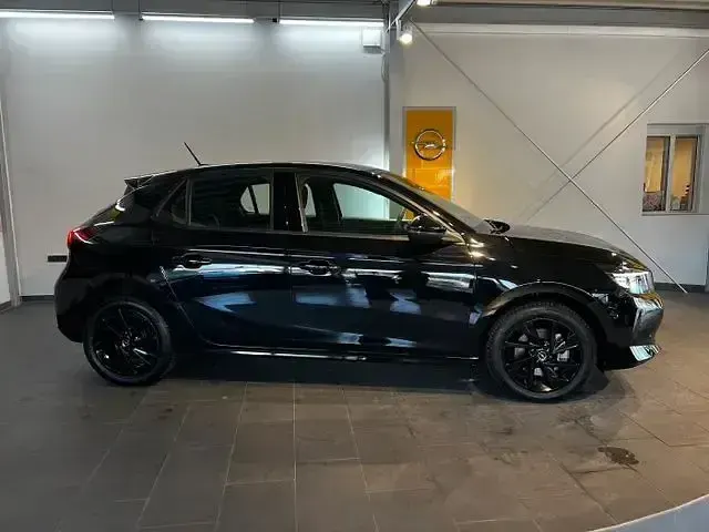 Używany Opel Corsa 101 KM (74 kW) 2024 Czarny Sedan/Limuzyna
