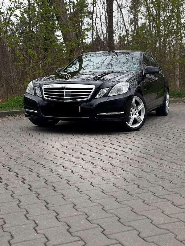 Gebraucht 2011 Mercedes E350 Elegance Limousine | 12.300 € (Etwas zu teuer) - Bild 1/4