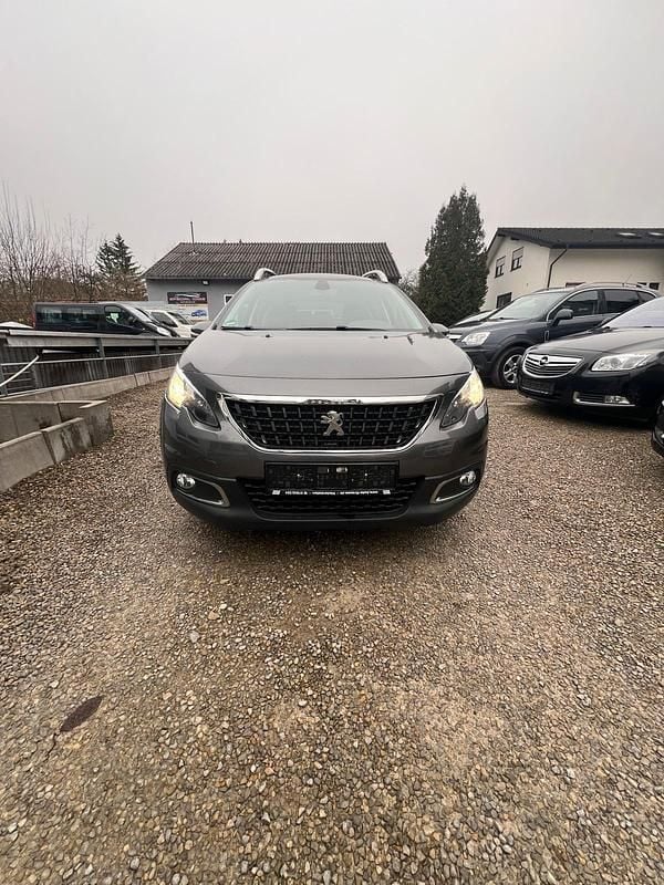 Grau Gebraucht 2019 Peugeot 2008 Signature Sky SUV | 11.850 € (Superpreis) - Bild 1/4
