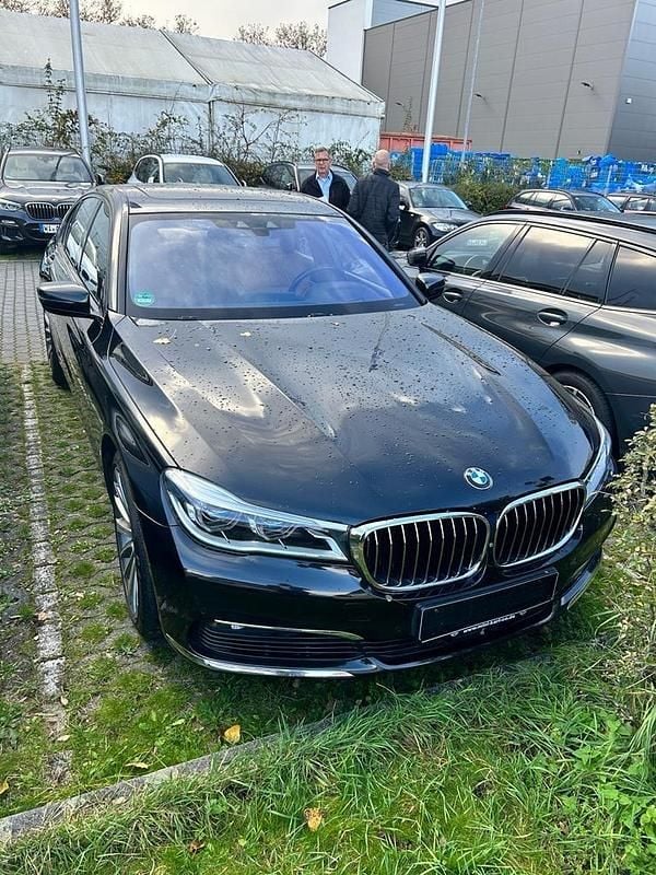 Gebraucht BMW 750 449 PS (330 kW) 2018 Schwarz Limousine